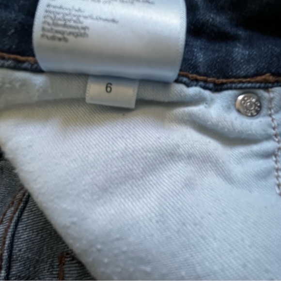 UNIQLO DARK WASH STRETCHY SKINNY JEANS - Picture 4 of 7